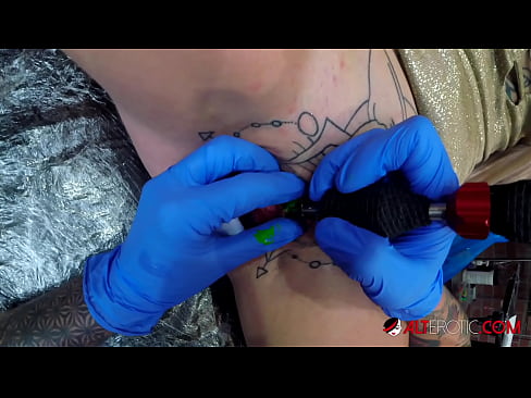 ❤️ tattooed ທີ່ສຸດ Hottie Sully Savage ໄດ້ຮັບ tattoo ສຸດ clitoris ຂອງນາງ ❤️❌ ມີເພດສຳພັນ ທີ່ lo.shufflesex-com.ru ❤